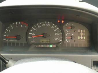 2002 Mitsubishi Delica Pictures