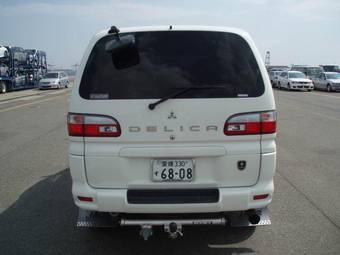 2002 Mitsubishi Delica Pictures