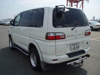 2002 Mitsubishi Delica Pictures