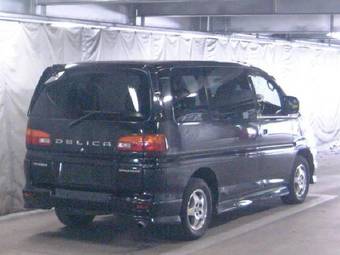 2002 Mitsubishi Delica Photos