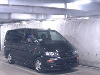 2002 Mitsubishi Delica Photos