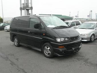 2002 Mitsubishi Delica Photos