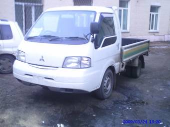 2002 Mitsubishi Delica Photos