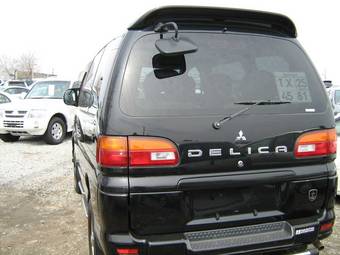 2002 Mitsubishi Delica Pictures