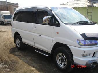 2002 Mitsubishi Delica Pictures