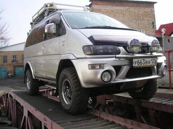 2002 Mitsubishi Delica Pics