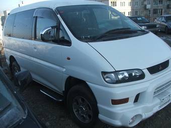 2002 Mitsubishi Delica Pictures