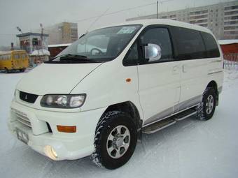 2002 Mitsubishi Delica Pictures
