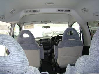 2002 Mitsubishi Delica Photos