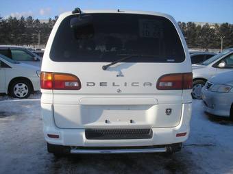 2002 Mitsubishi Delica Pictures