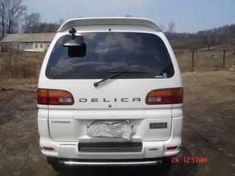 2002 Mitsubishi Delica Pictures