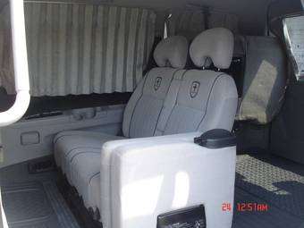 2002 Mitsubishi Delica Pictures