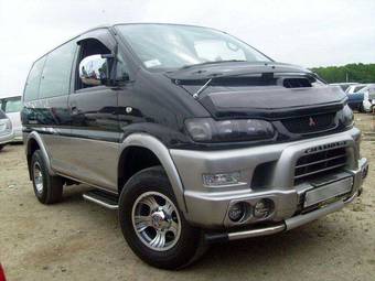 2002 Mitsubishi Delica Pictures