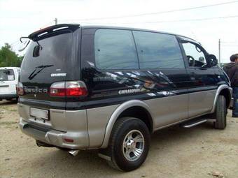 2002 Mitsubishi Delica Pictures