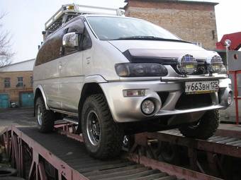 2002 Mitsubishi Delica Images