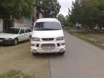 2002 Mitsubishi Delica Pictures