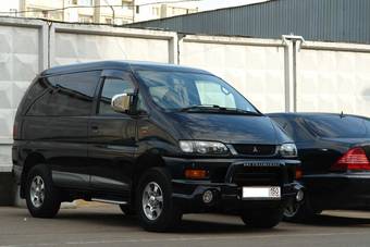 2002 Mitsubishi Delica Photos