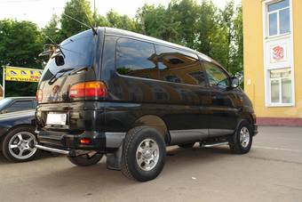 2002 Mitsubishi Delica Pictures