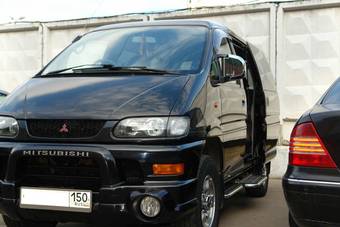 2002 Mitsubishi Delica Pictures