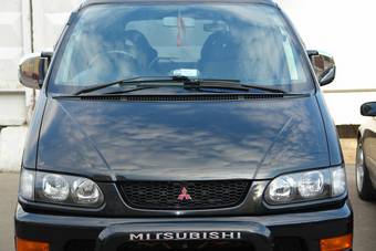 2002 Mitsubishi Delica Photos