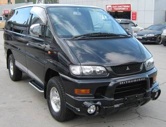 2002 Mitsubishi Delica Photos