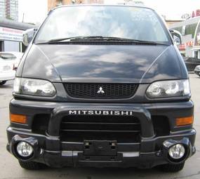 2002 Mitsubishi Delica Pictures