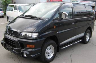 2002 Mitsubishi Delica Photos