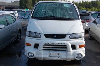 2002 Mitsubishi Delica Pictures