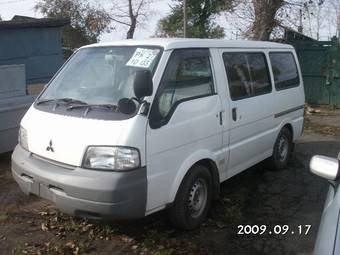 2002 Mitsubishi Delica Photos