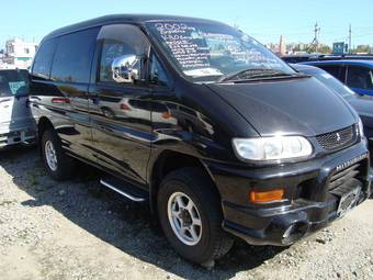 2002 Mitsubishi Delica Photos