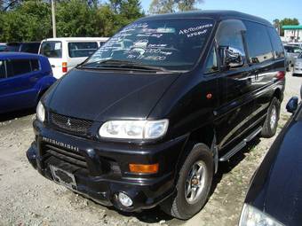 2002 Mitsubishi Delica Photos