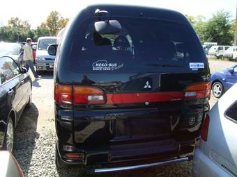 2002 Mitsubishi Delica Photos