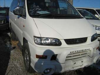 2003 Mitsubishi Delica Pictures