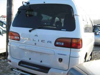 2003 Mitsubishi Delica Pictures