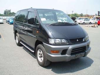 2003 Mitsubishi Delica Pictures