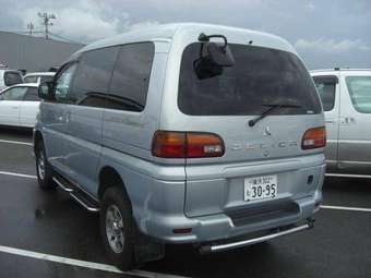 2003 Mitsubishi Delica Pictures