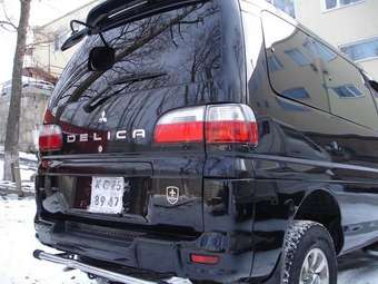 2003 Mitsubishi Delica Pictures