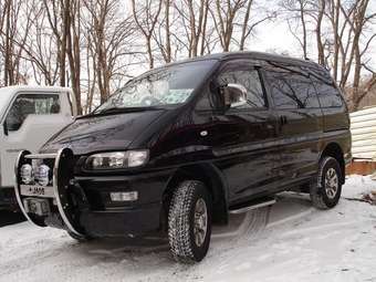 2003 Mitsubishi Delica Pictures