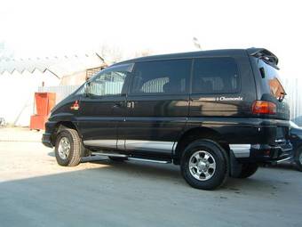 2003 Mitsubishi Delica Photos