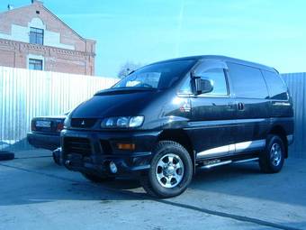 2003 Mitsubishi Delica Photos