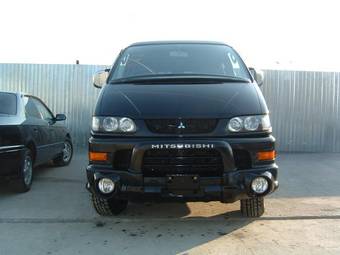 2003 Mitsubishi Delica Pictures