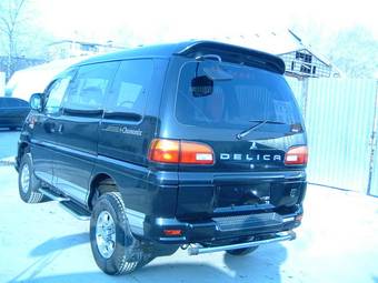 2003 Mitsubishi Delica Photos