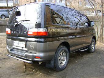 2003 Mitsubishi Delica Pictures