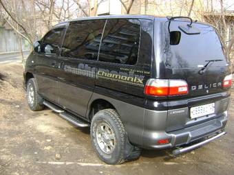 2003 Mitsubishi Delica Images