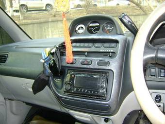 2003 Mitsubishi Delica Pictures