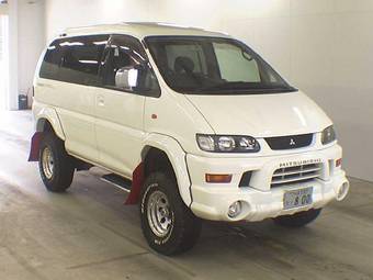 2003 Mitsubishi Delica Photos