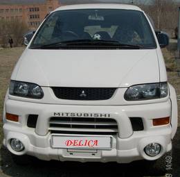 2003 Mitsubishi Delica Photos