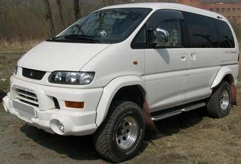 2003 Mitsubishi Delica Photos