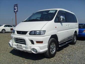 2003 Mitsubishi Delica Pictures