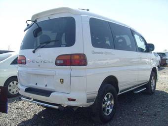 2003 Mitsubishi Delica Pictures